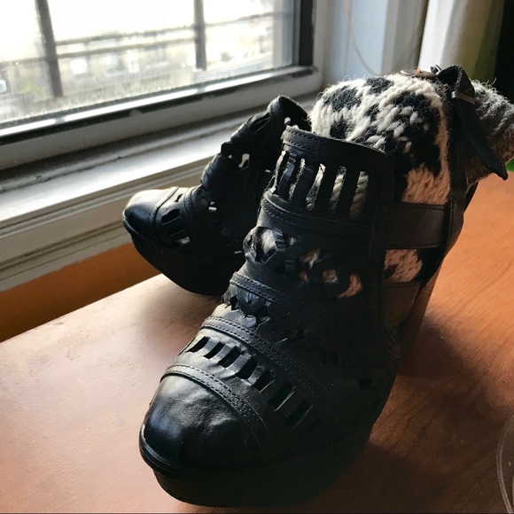 Miista Ori Cut-Out Black Platform Booties - Picture 5 of 8